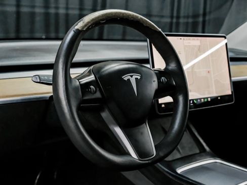 Used 2021 Tesla Model Y Long Range AWD/4WD image 18