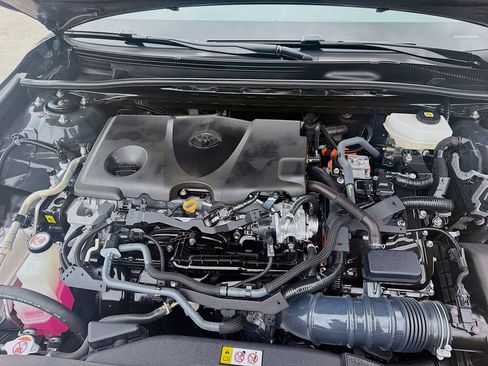Used 2025 Toyota Camry SE FWD image 35