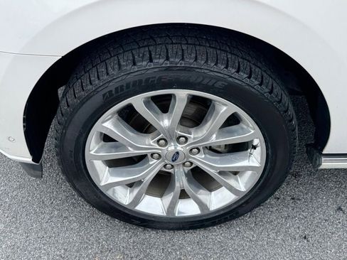 Used 2019 Ford Expedition Platinum image 13