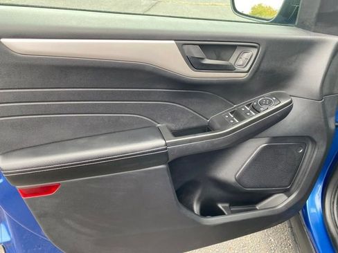 Used 2022 Ford Escape SE image 17