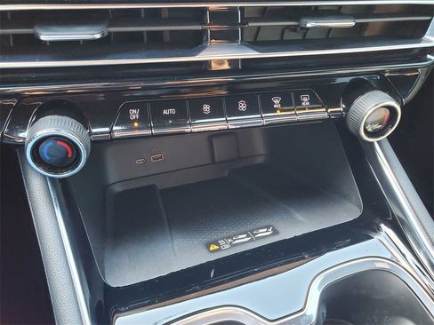 Used 2024 Chevrolet Traverse Z71 w/ LPO, Floor Liner Package image 22