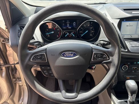 Used 2017 Ford Escape SE w/ Equipment Group 201A FWD image 19