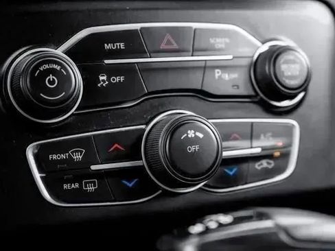 Used 2022 Dodge Charger SXT image 35