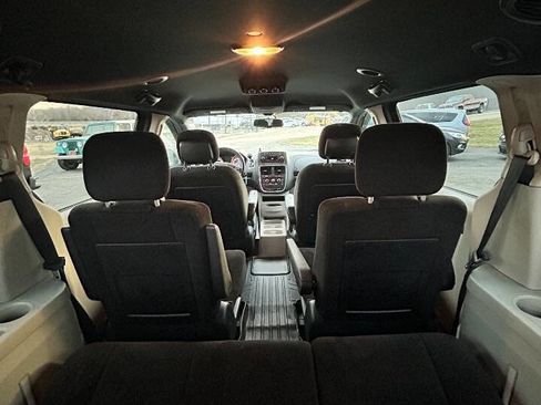 Used 2016 Dodge Grand Caravan SE FWD image 14