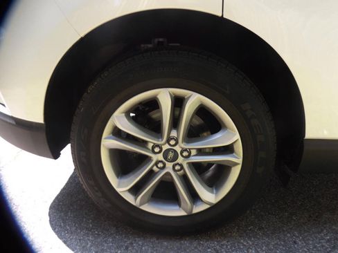 Used 2019 Ford Edge SEL AWD/4WD image 18