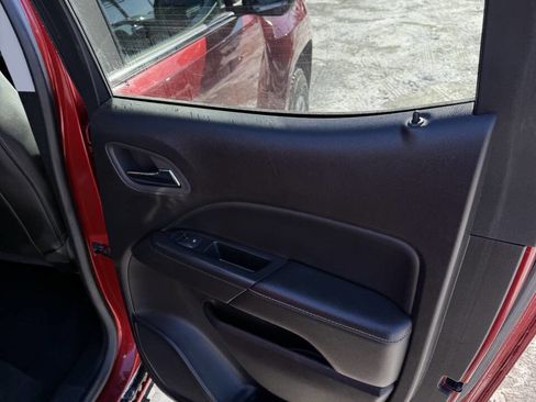 Used 2015 GMC Canyon SLT image 20