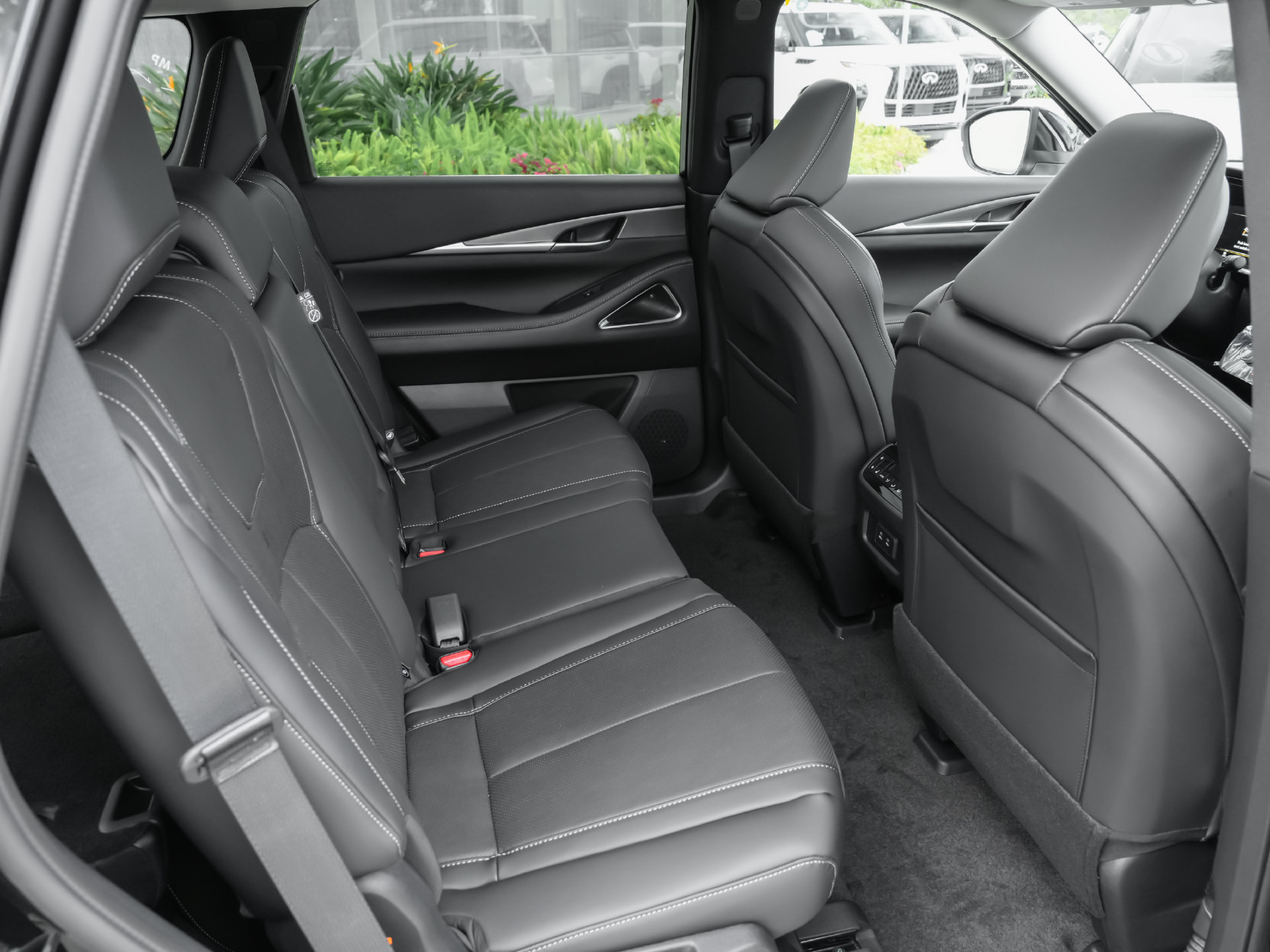 New 2027 INFINITI QX60 Luxe w/ Cargo Package FWD image 29