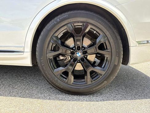 Used 2023 BMW X7 xDrive40i w/ Premium Package AWD/4WD image 10