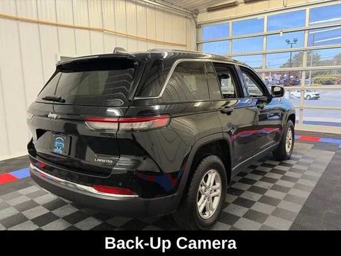 Used 2023 Jeep Grand Cherokee Laredo AWD/4WD image 4