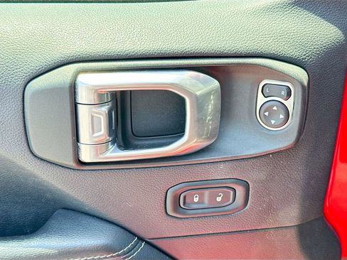 Used 2022 Jeep Wrangler Unlimited Sahara w/ Cold Weather Group AWD/4WD image 19