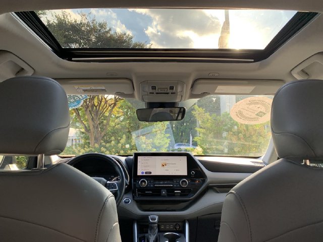 Used 2023 Toyota Highlander XLE FWD image 32