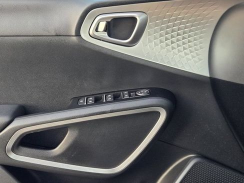 Certified 2025 Kia Soul LX w/ LX Technology Package FWD image 24