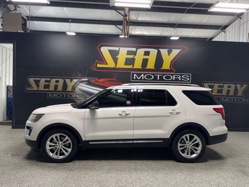 Used 2019 Ford Explorer XLT w/ Equipment Group 201A FWD image 3