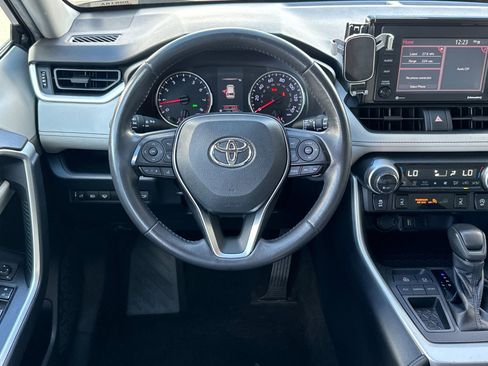 Used 2020 Toyota RAV4 XLE image 13
