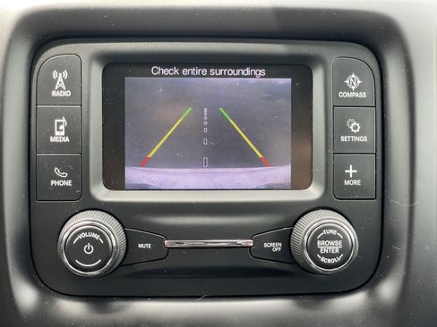 Used 2018 Jeep Compass Latitude FWD image 24