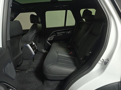 Used 2024 Land Rover Range Rover SE image 9
