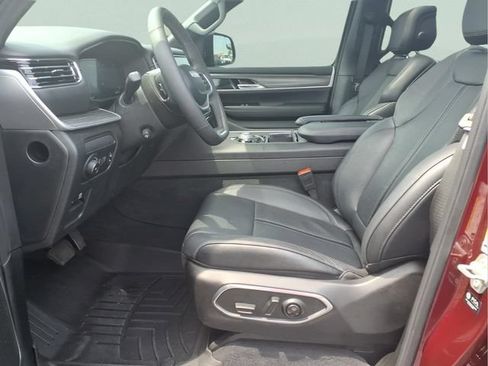 Used 2024 Jeep Wagoneer Series II w/ Premium Group I AWD/4WD image 18