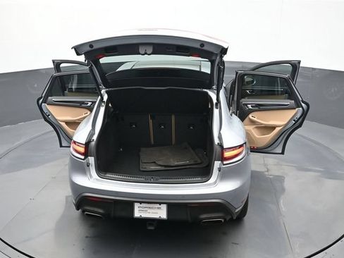 Certified 2022 Porsche Macan AWD/4WD image 28