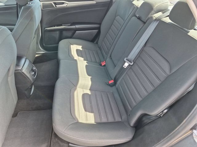 Used 2020 Ford Fusion SE FWD image 13