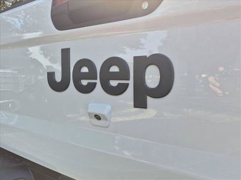 Used 2025 Jeep Gladiator Sport AWD/4WD image 26
