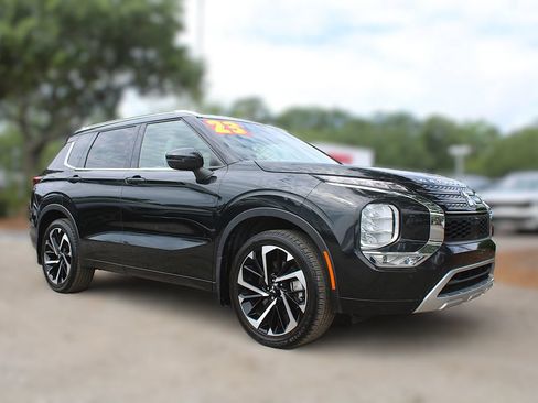 Used 2023 Mitsubishi Outlander SEL AWD/4WD image 3