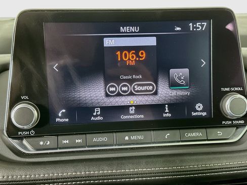 Used 2025 Nissan Rogue SV FWD image 21
