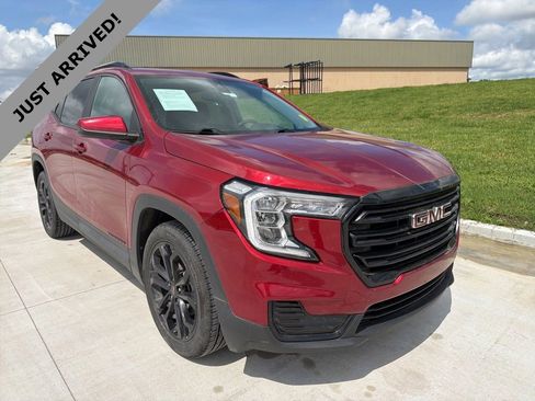 Used 2022 GMC Terrain SLE w/ Driver Convenience Package FWD image 3