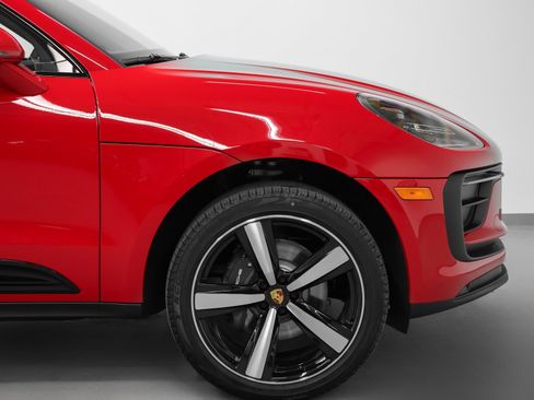 Certified 2026 Porsche Macan AWD/4WD image 15