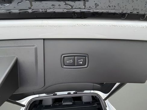 Used 2024 Porsche Cayenne image 34