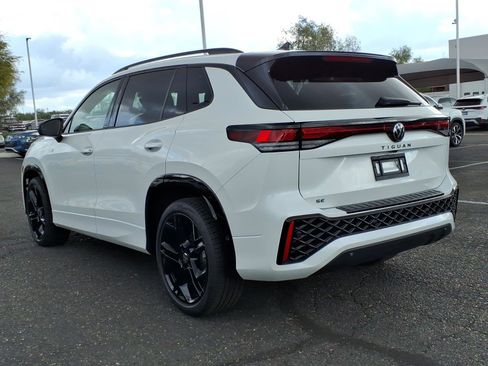New 2026 Volkswagen Tiguan SE R-Line FWD image 2