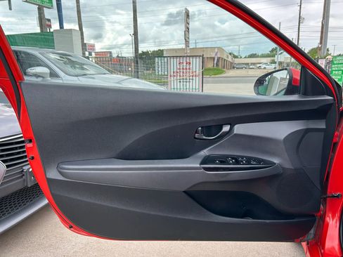 Used 2020 Hyundai Veloster 2.0 FWD image 12