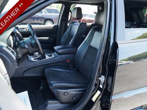 Used 2022 Jeep Grand Cherokee Laredo X AWD/4WD image 6