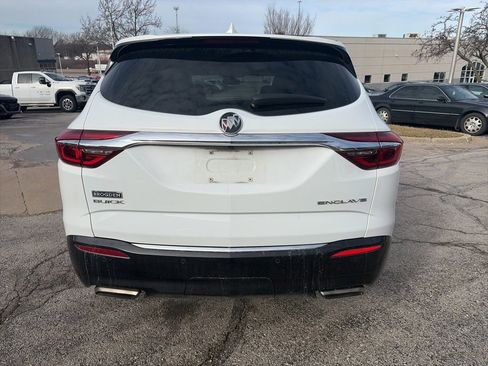 Used 2018 Buick Enclave Essence image 6