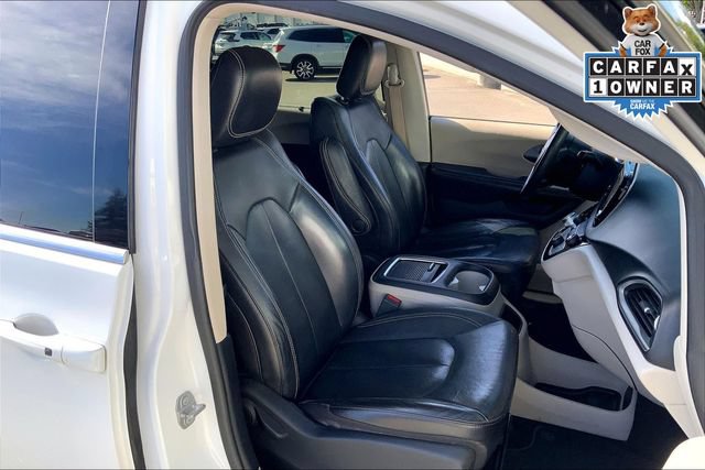 Used 2022 Chrysler Pacifica Touring-L FWD image 7