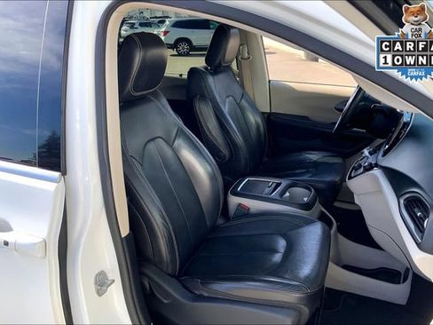Used 2022 Chrysler Pacifica Touring-L FWD image 7