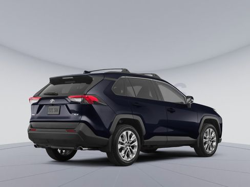 Used 2021 Toyota RAV4 XLE Premium AWD/4WD image 4