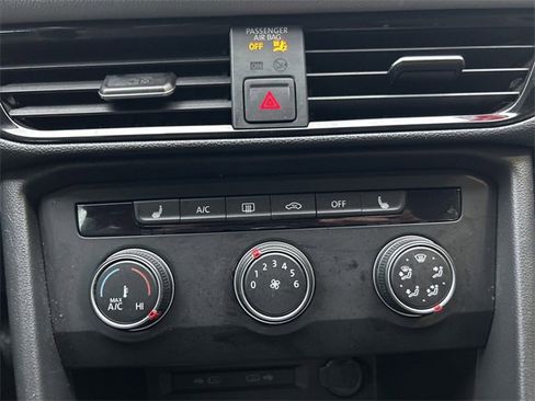 Used 2022 Volkswagen Taos SE image 32