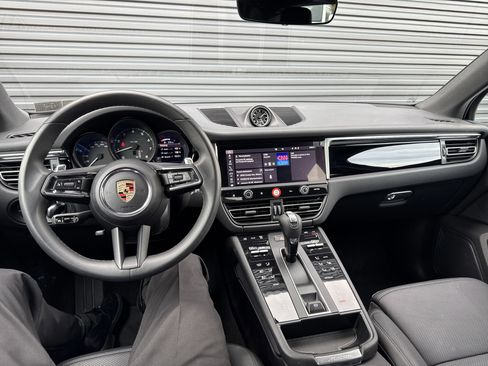 Certified 2025 Porsche Macan AWD/4WD image 12