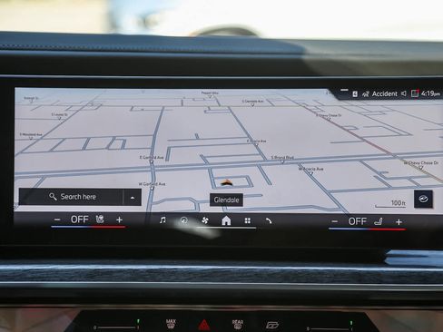 Used 2025 BMW 750e xDrive w/ Premium Package image 11