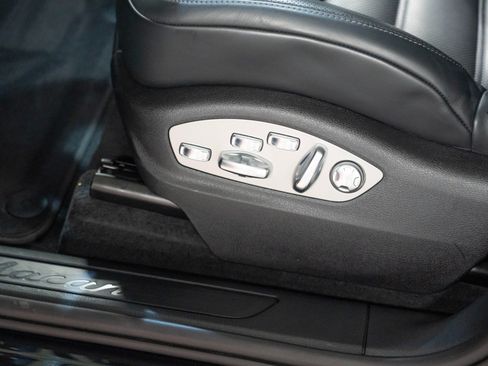 Certified 2026 Porsche Macan AWD/4WD image 13