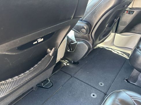 Used 2023 Chrysler Pacifica Touring-L FWD image 23
