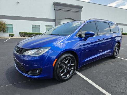 Used 2018 Chrysler Pacifica Touring-L Plus w/ S Appearance Package FWD image 15