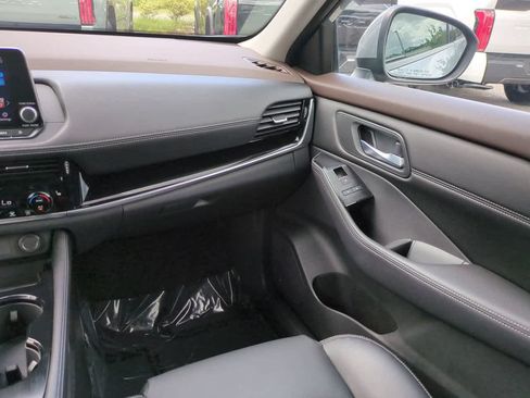 Used 2022 Nissan Rogue SL FWD image 16