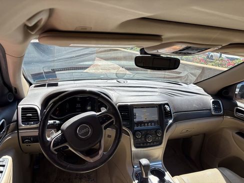 Used 2017 Jeep Grand Cherokee Overland AWD/4WD image 10