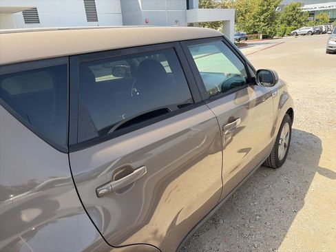 Used 2016 Kia Soul FWD image 10