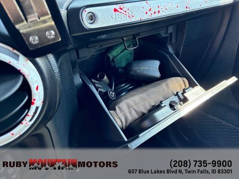 Used 2016 Jeep Wrangler Unlimited Rubicon w/ Dual Top Group AWD/4WD image 25