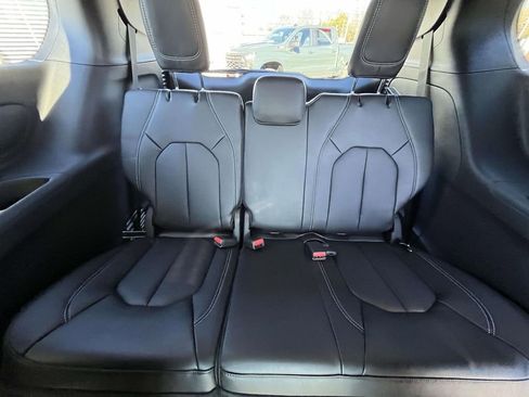 New 2026 Chrysler Pacifica Select image 11