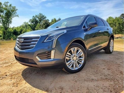 Used 2019 Cadillac XT5 Premium Luxury FWD image 2