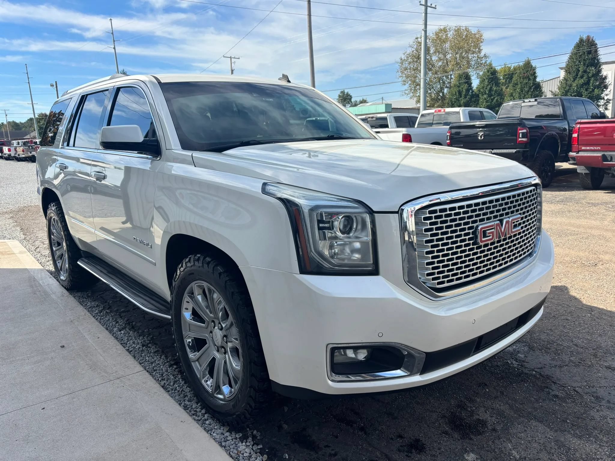 Used 2015 GMC Yukon Denali w/ Touring Package AWD/4WD image 11
