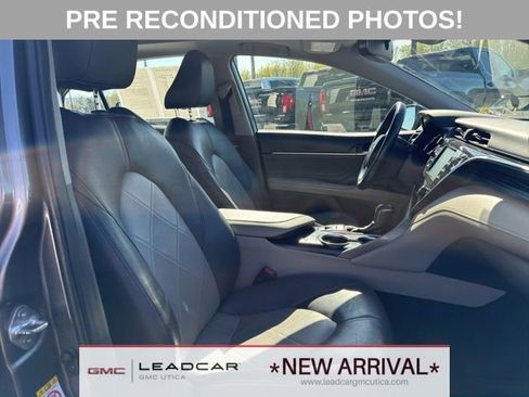 Used 2018 Toyota Camry XLE FWD image 11